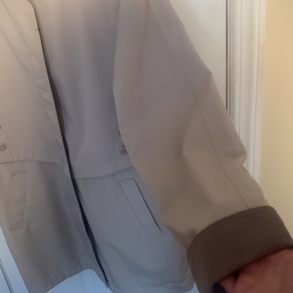 Liz Claiborne Mid Length Tan & Brown Raincoat w/ Detachable Hood Women’s Size M - Picture 5 of 10